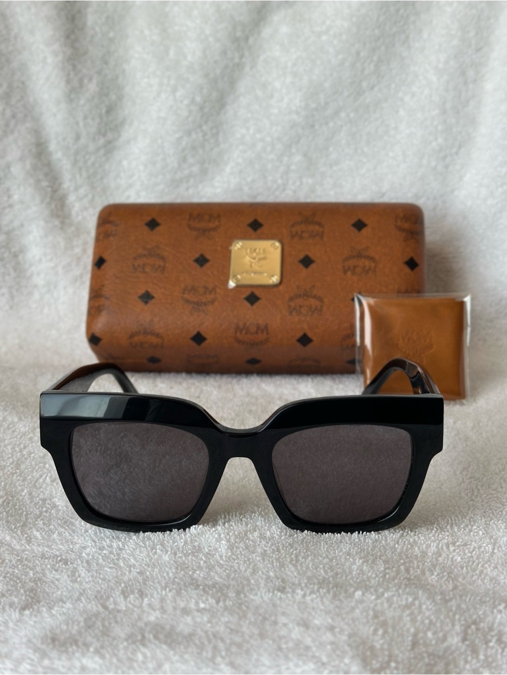 Full Inclusion MCM Black Sunglasses - Authenticated by Poizon